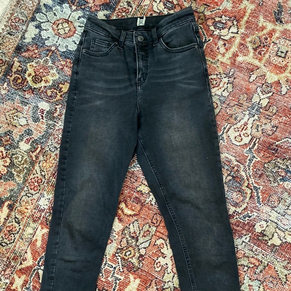 Topshop Moto High-Rise Jamie Jeans Size W25 L30 in Faded Black with Frayed Hem - Picture 8 of 9